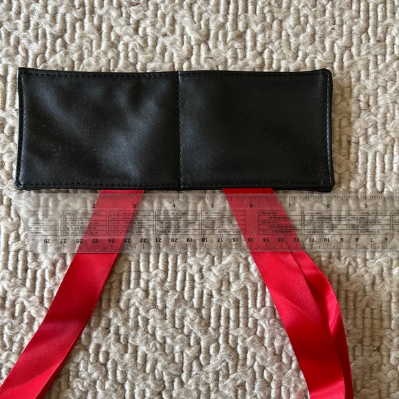 New Romance Blindfold and Wrist Tie Set with Candle - Picture 5 of 9